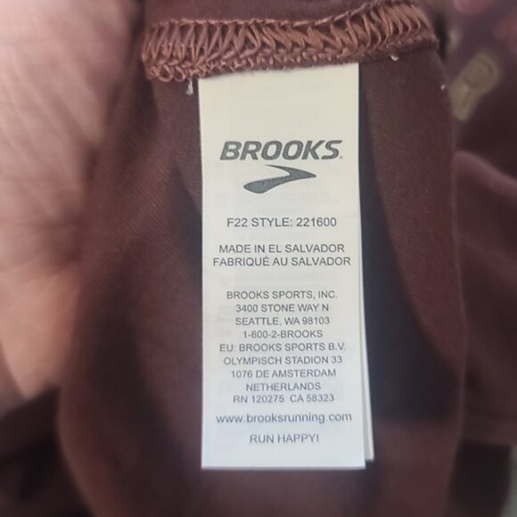 - Brooks - Picture 7 of 8